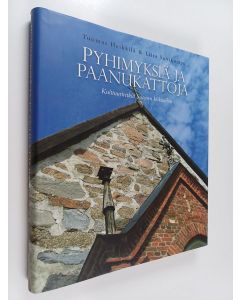Kirjailijan Liisa Suvikumpu & Tuomas Heikkilä käytetty kirja Pyhimyksiä ja paanukattoja : kulttuuriretkiä Suomen kirkkoihin
