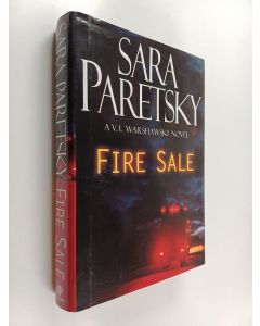 Kirjailijan Sara Paretsky käytetty kirja Fire sale