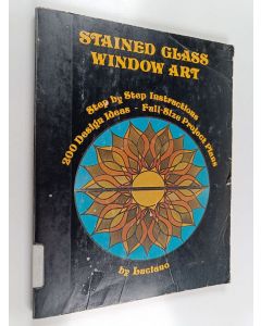 Kirjailijan Giuseppe Luciano käytetty kirja Stained Glass Window Art