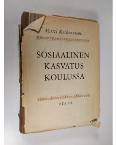 Kirjailijan Matti Koskenniemi käytetty kirja Sosiaalinen kasvatus koulussa