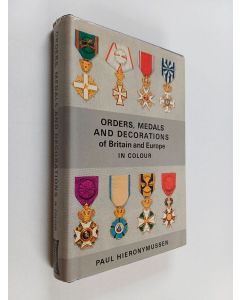 Kirjailijan Poul Ohm Hieronymussen käytetty kirja Orders, medals and decorations of Britain and Europe in colour