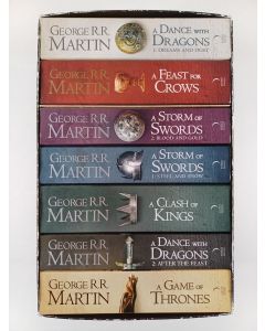 Kirjailijan George R. R. Martin käytetty kirja A Song of Ice and fire 1-7 boxed set : A Game of thrones ; A clash of the kings ; A Storm of swords 1-2 ; A feast of the crows ; A dance with dragons 1-2 (Laatikossa)