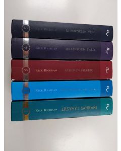 Kirjailijan Rick Riordan käytetty kirja Olympoksen sankarit 1-5 : Eksynyt sankari ; Merenjumalan poika ; Athenen merkki ; Haadeksen talo ; Olympoksen veri