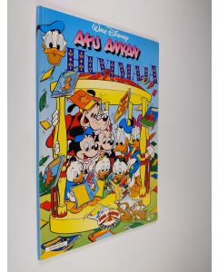 Kirjailijan Walt Disney käytetty kirja Aku Ankan huvimaja