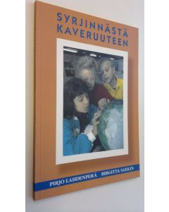 Kirjailijan Pirjo Lahdenperä käytetty kirja Syrjinnästä kaveruuteen : työtapa oppilaiden asenteiden ja luokan vuorovaikutussuhteiden kehittämisesksi (ERINOMAINEN)