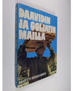 Kirjailijan Martti Issakainen käytetty kirja Daavidin ja Goljatin mailla