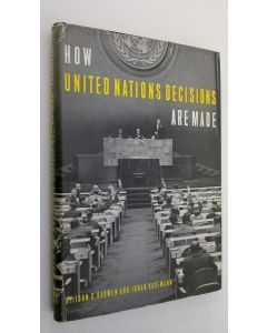 Kirjailijan John G. Hadwen käytetty kirja How United Nations decisions are made