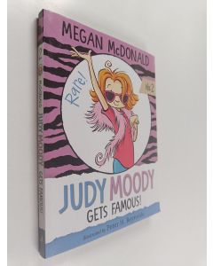 Kirjailijan Megan McDonald käytetty kirja Judy Moody Gets Famous!