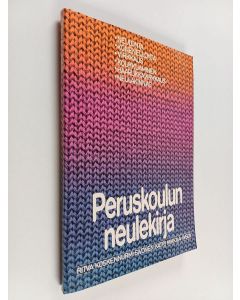 Kirjailijan Ritva Koskennurmi-Sivonen käytetty kirja Peruskoulun neulekirja