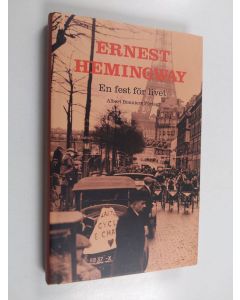 Kirjailijan Ernest Hemingway käytetty kirja En fest för livet