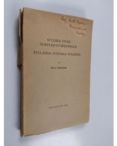 Kirjailijan Olav Ahlbäck käytetty kirja Studier över substantivböjningen i Finlands svenska folkmål