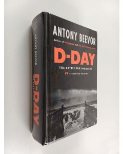Kirjailijan Antony Beevor käytetty kirja D-day - The Battle for Normandy