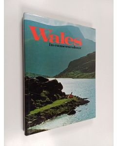 Kirjailijan F. A. H. Bloemendal käytetty kirja Wales in cameracolour