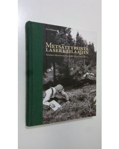 Kirjailijan Tero Halonen käytetty kirja Metsätyypeistä laserkeilaajiin : Suomen metsätieteellinen seura 100 vuotta