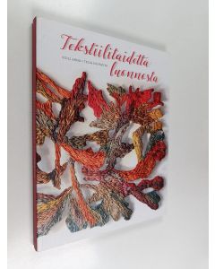 Kirjailijan Soili Arha käytetty kirja Tekstiilitaidetta luonnosta