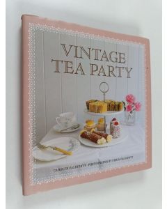 Kirjailijan Carolyn Galdicott käytetty kirja Vintage tea party