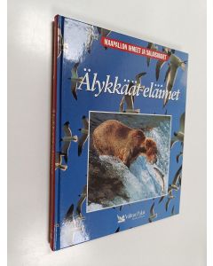 Kirjailijan Michael Bright käytetty kirja Älykkäät eläimet