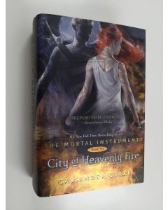 Kirjailijan Cassandra Clare käytetty kirja City of heavenly fire
