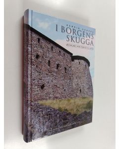 Kirjailijan Henrik Ekberg & Lars Malmberg käytetty kirja I borgens skugga : Västnyland från forntid till nutid