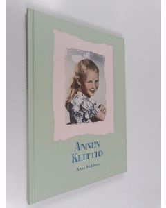 Kirjailijan Anne Mäkinen käytetty kirja Annen keittiö