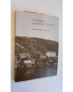 Tekijän Harald Grytten  käytetty kirja Om folkeliv og planteliv i Ålesund - Aalesunds Museums - Skrift nr. 11 (mukana kartta ja pieni esite museosta)