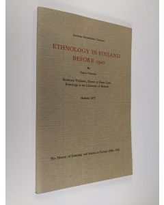 Kirjailijan Toivo Vuorela käytetty kirja Ethnology in Finland before 1920 (signeerattu)