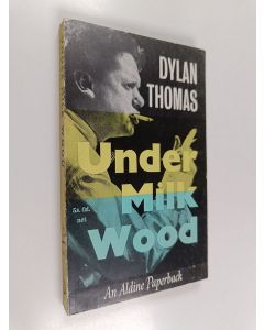Kirjailijan Dylan Thomas käytetty kirja Under Milk Wood A Play for Voices