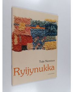 Kirjailijan Tuija Nieminen käytetty teos Ryijynukka : opas tekstiilityötä opettaville