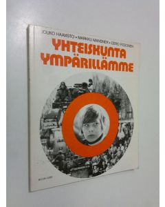 Kirjailijan Jouko Haavisto käytetty kirja Yhteiskunta ympärillämme : Yhteiskuntaoppia keskikoulun I luokalle
