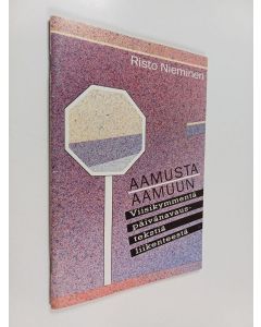 Kirjailijan Risto Nieminen käytetty teos Aamusta aamuun : viisikymmentä päivänavaustekstiä liikenteestä