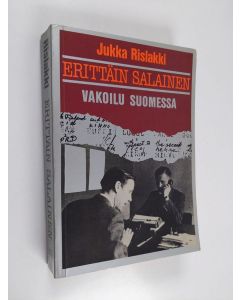 Kirjailijan Jukka Rislakki käytetty kirja Erittäin salainen : vakoilu Suomessa