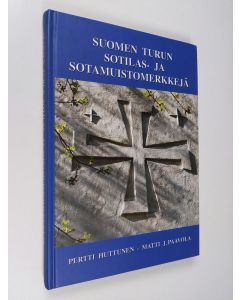 Kirjailijan Pertti Huttunen käytetty kirja Suomen Turun sotilas- ja sotamuistomerkkejä
