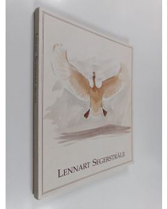 Kirjailijan Matias Uusikylä käytetty kirja Fågel- och monumentalmålaren : Lennart Segerstråle 1892-1975