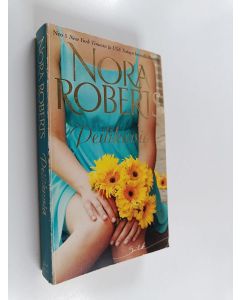 Kirjailijan Nora Roberts käytetty kirja Peilikuvia