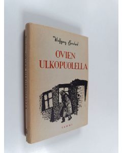 Kirjailijan Wolfgang Borchert käytetty kirja Ovien ulkopuolella