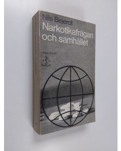 Kirjailijan Nils Bejerot käytetty kirja Narkotikafrågan och samhället