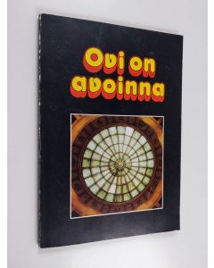 Kirjailijan Elanto käytetty kirja Ovi on avoinna