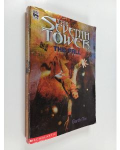 Kirjailijan Garth Nix käytetty kirja The Seventh Tower : Fall