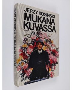 Kirjailijan Jerzy Kosinski käytetty kirja Mukana kuvassa