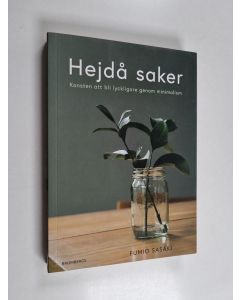 Kirjailijan Fumio Sasaki käytetty kirja Hejdå saker konsten att bli lyckligare genom minimalism - Konsten att bli lyckligare genom minimalism
