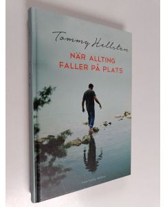 Kirjailijan Tommy Hellsten käytetty kirja När allting faller på plats : en bok om att finna mening