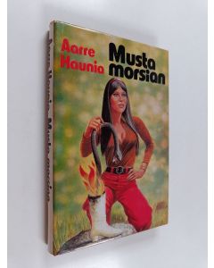 Kirjailijan Aarre Haunia käytetty kirja Musta morsian : rikosromaani