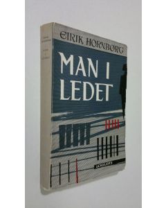 Kirjailijan Eirik Hornborg käytetty kirja Man i ledet : minnen och episoder 1899-1927