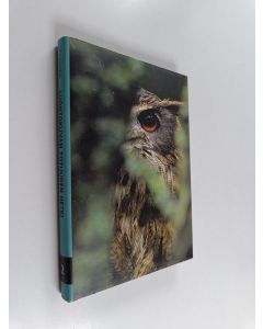 Kirjailijan Juha Suonpää käytetty kirja Luontokuvan totuudenhetki : keskustelua aitoudesta