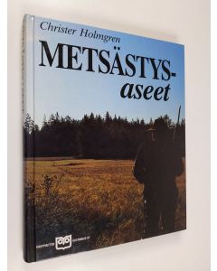 Kirjailijan Christer Holmgren käytetty kirja Metsästysaseet