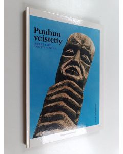 Kirjailijan Börje Söderholm käytetty kirja Puuhun veistetty : liettualaista kansantaidetta = Skuret i trä : folkkonst från Litauen = Carved in wood : Lithuanian folk art