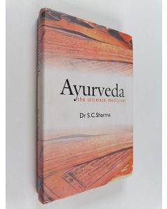Kirjailijan S. C. Sharma käytetty kirja Ayurveda : The Ultimate Medicine