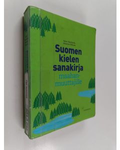 Kirjailijan Anne Saarikalle käytetty kirja Suomen kielen sanakirja maahanmuuttajille