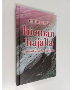 Kirjailijan Emma Teräs käytetty kirja Hieman hajalla - Ensirakkauden näytelmä