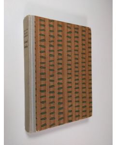 Kirjailijan Halldor Kiljan Laxness käytetty kirja Islands klocka